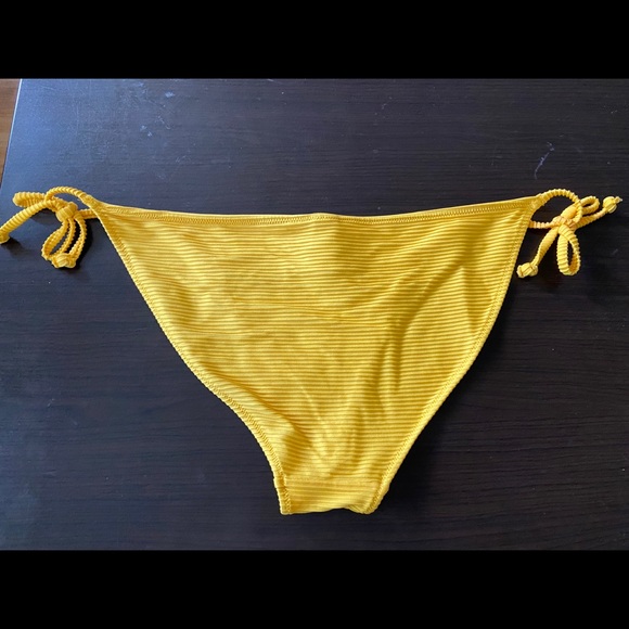 String bikini - Picture 2 of 2